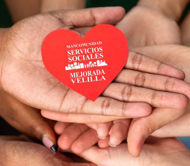 Corazón sujeto por manos